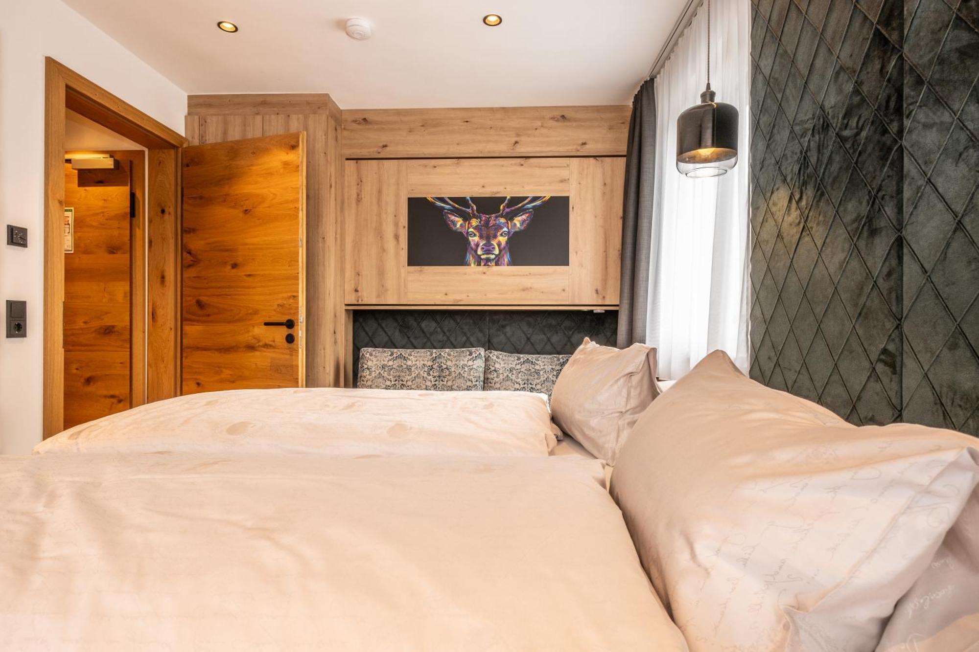 Dorfkrug Kaprun - Luxury Suites & Appartements Dış mekan fotoğraf