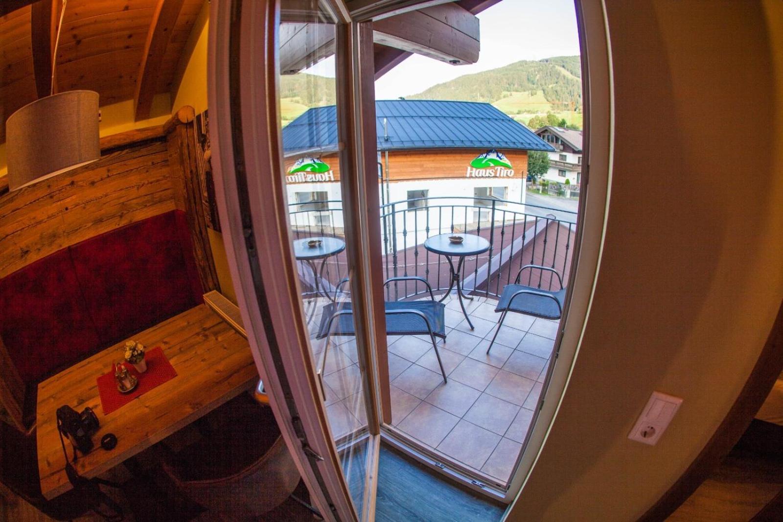 Dorfkrug Kaprun - Luxury Suites & Appartements Oda fotoğraf
