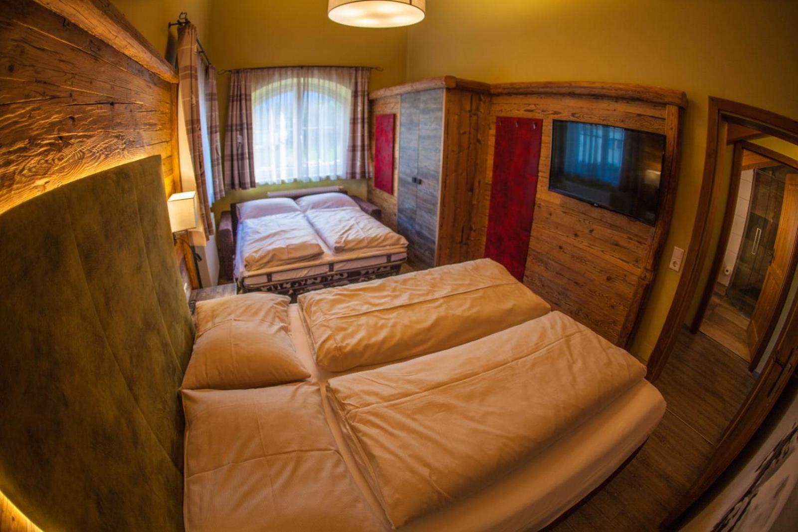 Dorfkrug Kaprun - Luxury Suites & Appartements Oda fotoğraf